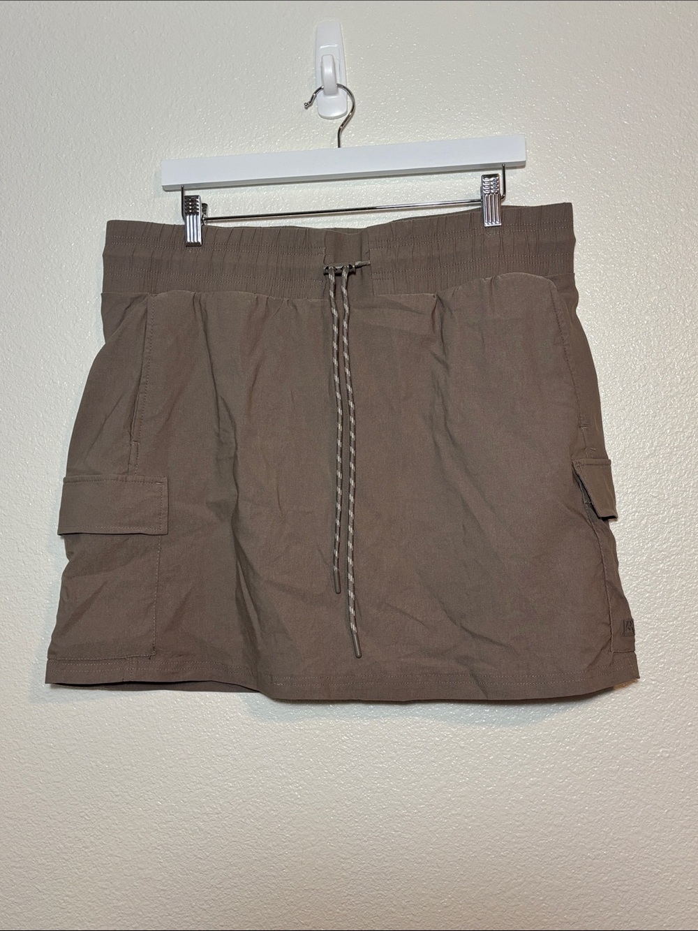 Avalanche Khaki Trekking Skort Size XL | gorpcore | outdoor | camping | hiking